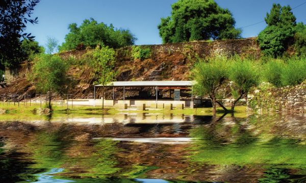 Pedrachán waterwheels and Traba River