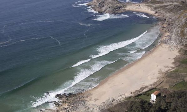 Praia Area Longa e Castro de Baroña