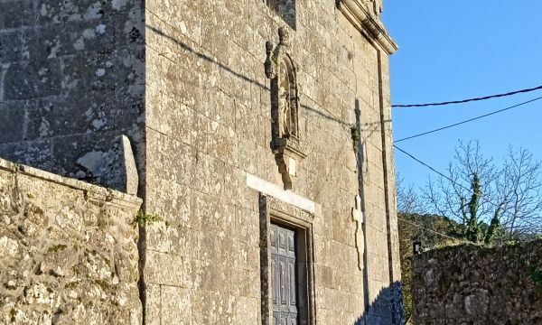 Iglesia de San Pedro de Boa y cementerio