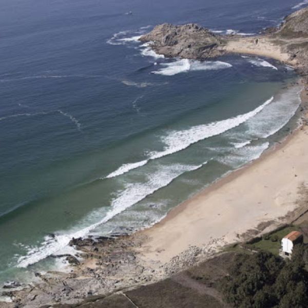Praia Area Longa e Castro de Baroña